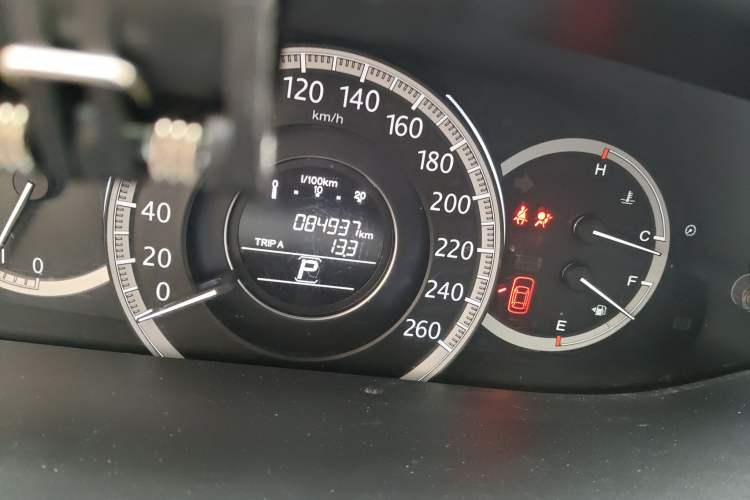 Used Honda Accord 2015 2.0L LX Comfort Edition Odometer Close Up