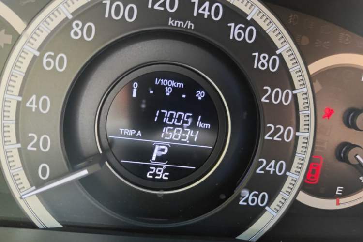 Used Honda Accord 2015 2.0L LXS Elite Edition Odometer Close Up