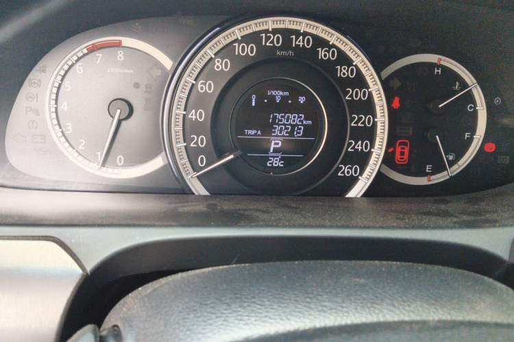 Used Honda Accord 2015 2.0L LX Comfort Edition Odometer Close Up