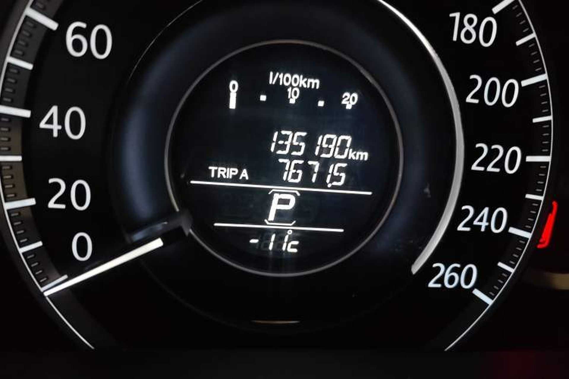 Used Honda Accord 2015 2.0L LX Comfort Edition Odometer Close Up