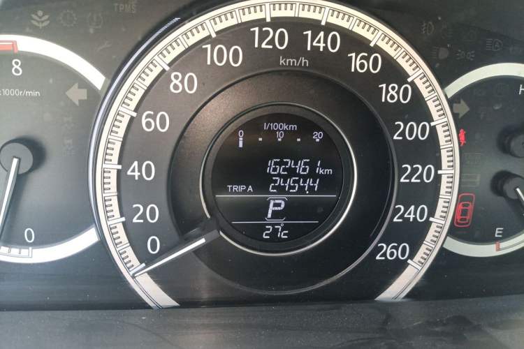 Used Honda Accord 2015 2.0L LX Comfort Edition Odometer Close Up