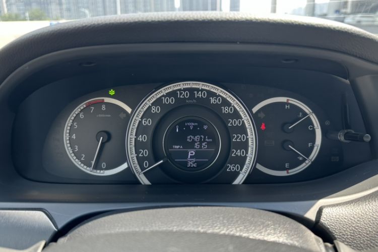 Used Honda Accord 2015 2.0L LXS Elite Edition Odometer Close Up