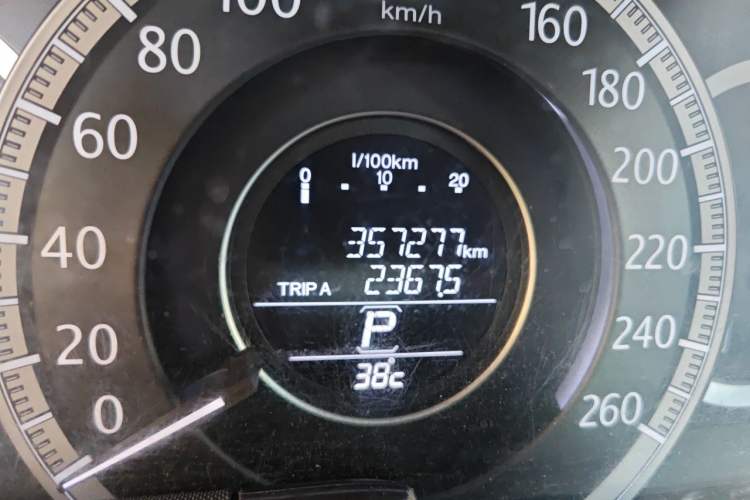 Used Honda Accord 2015 2.0L EX Luxury Edition Odometer Close Up