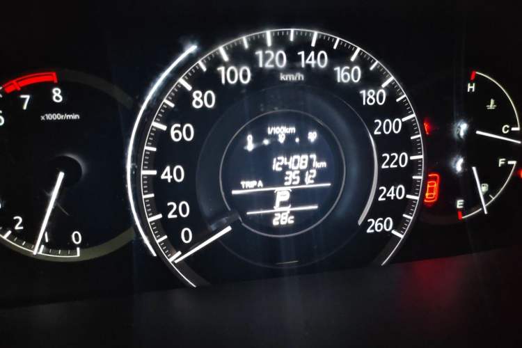 Used Honda Accord 2015 2.0L LXS Elite Edition Odometer Close Up