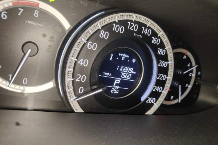 Used Honda Accord 2015 2.0L EX Luxury Edition Odometer Close Up