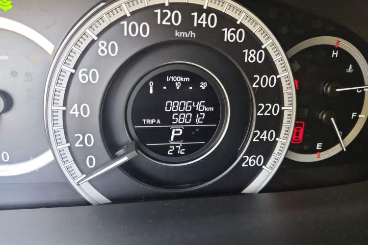 Used Honda Accord 2015 2.0L LX Comfort Edition Odometer Close Up