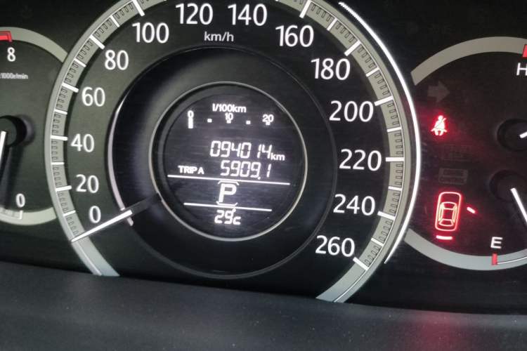 Used Honda Accord 2015 2.0L LX Comfort Edition Odometer Close Up