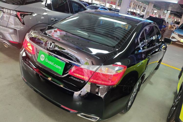 Used Honda Accord 2015 2.0L LX Comfort Edition Rear Right 45 Deg