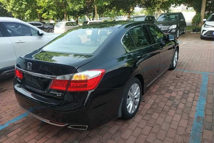 Used Honda Accord 2015 2.4L EX Luxury Edition Rear Right 45 Deg