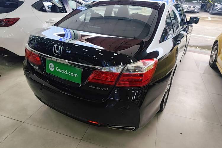 Used Honda Accord 2015 2.0L LX Comfort Edition Rear Right 45 Deg