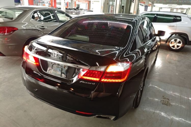 Used Honda Accord 2015 2.0L LX Comfort Edition Rear Right 45 Deg