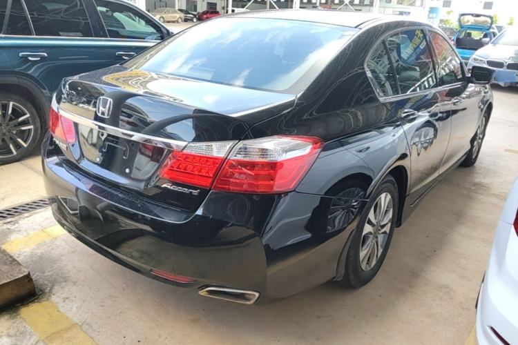 Used Honda Accord 2015 2.0L LX Comfort Edition Rear Right 45 Deg