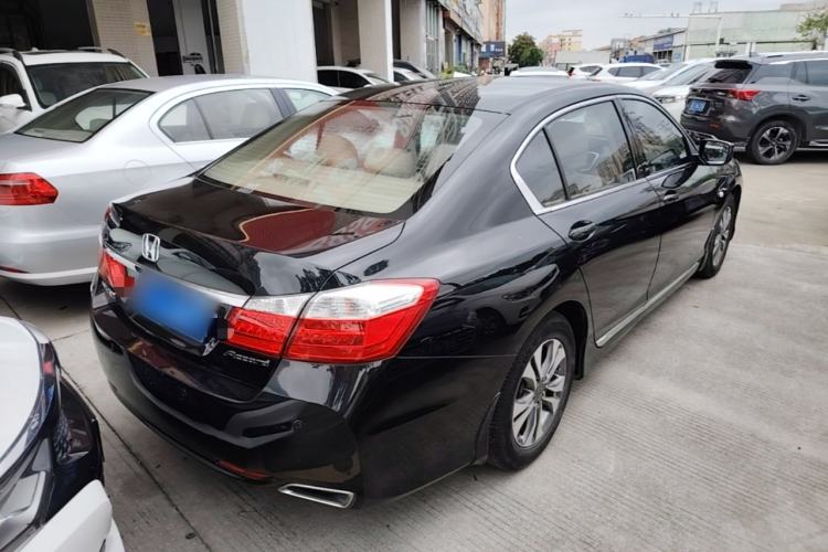 Used Honda Accord 2015 2.0L LX Comfort Edition Rear Right 45 Deg