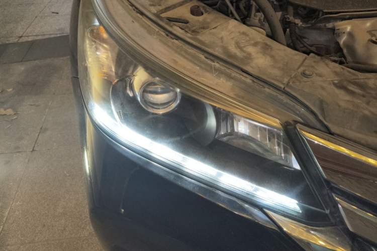 Used Honda Accord 2015 2.0L EX Luxury Edition Right Front Headlight
