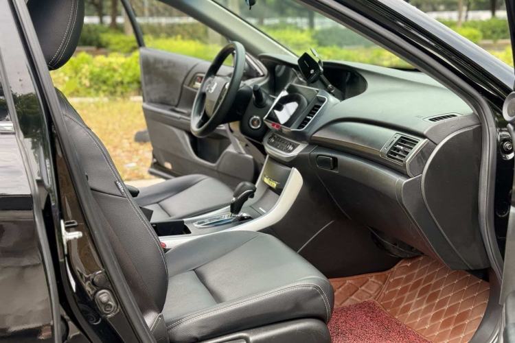 Used Honda Accord 2015 2.0L LX Comfort Edition Right Front Seat