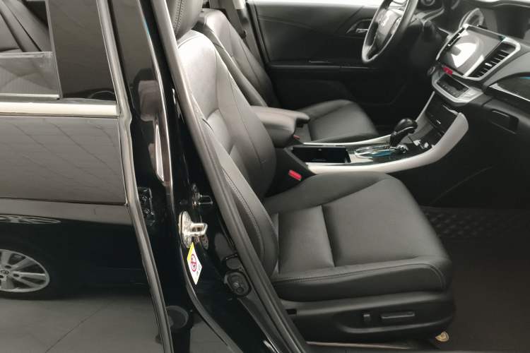 Used Honda Accord 2015 2.4L EX Luxury Edition Right Front Seat