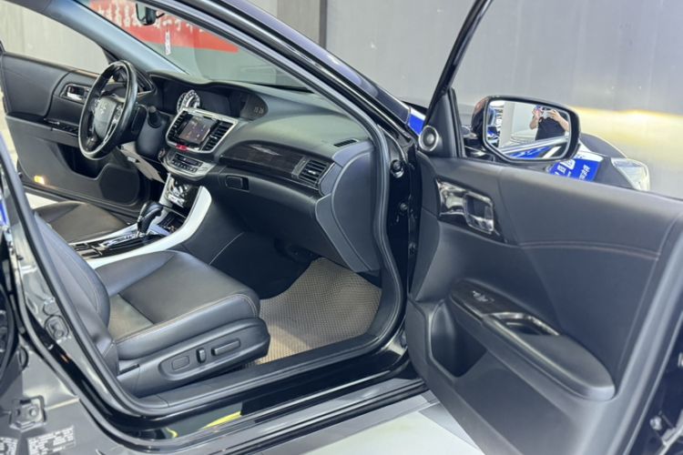Used Honda Accord 2015 3.0L VTI Prestige Edition Right Front Seat