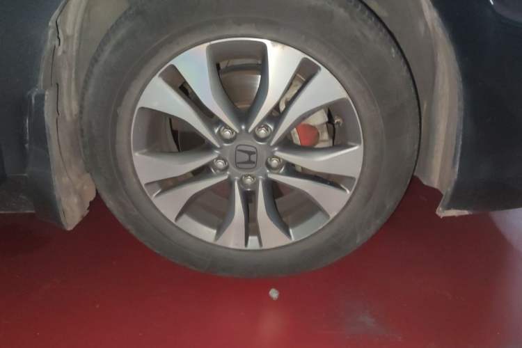 Used Honda Accord 2015 2.0L LX Comfort Edition Right Front Wheel Hub