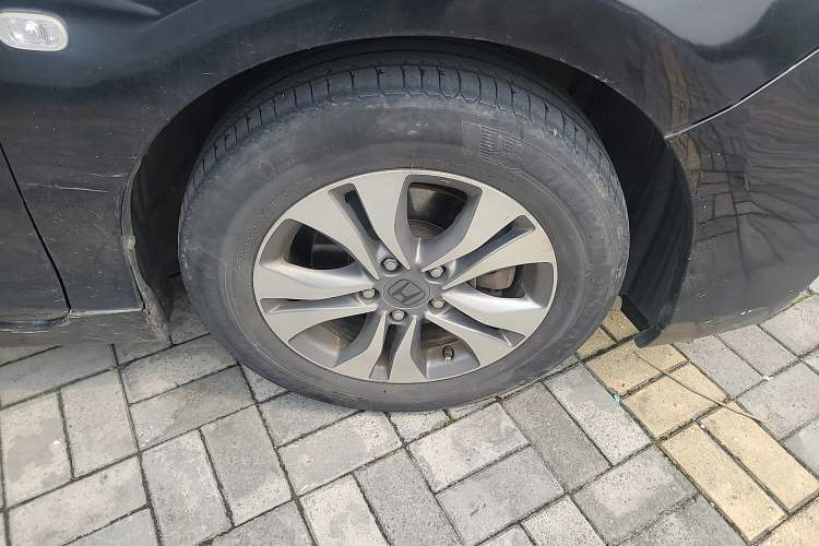 Used Honda Accord 2015 2.0L LXS Elite Edition Right Front Wheel Hub