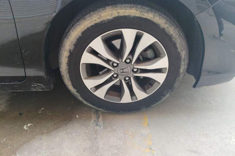 Used Honda Accord 2015 2.0L LX Comfort Edition Right Front Wheel Hub