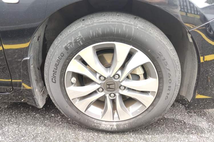 Used Honda Accord 2015 2.0L LX Comfort Edition Right Front Wheel Hub