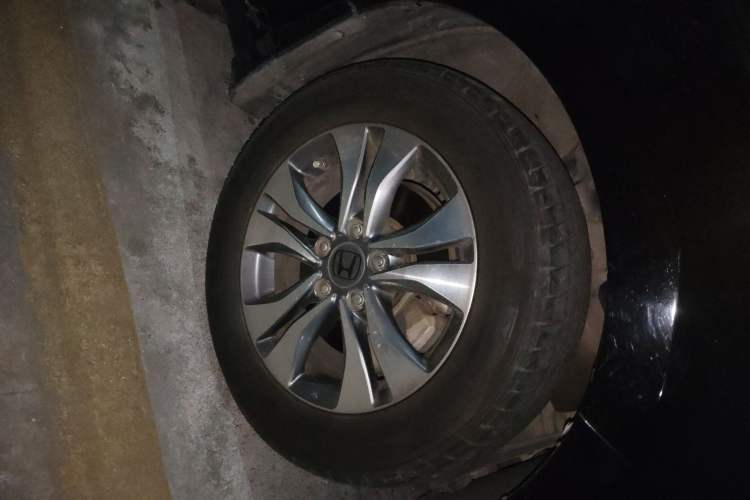 Used Honda Accord 2015 2.0L LX Comfort Edition Right Front Wheel Hub