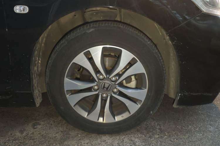 Used Honda Accord 2015 2.0L LXS Elite Edition Right Front Wheel Hub