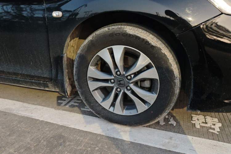 Used Honda Accord 2015 2.0L LXS Elite Edition Right Front Wheel Hub