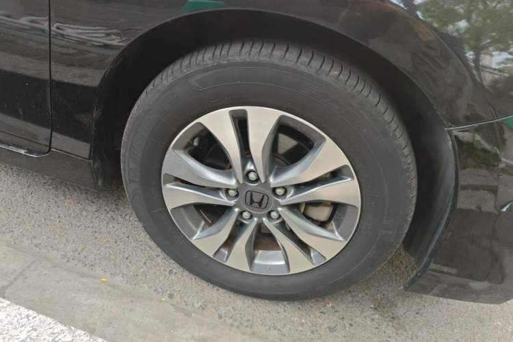 Used Honda Accord 2015 2.0L LX Comfort Edition Right Front Wheel Hub