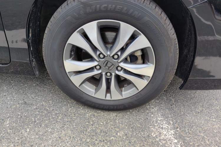Used Honda Accord 2015 2.0L LX Comfort Edition Right Front Wheel Hub