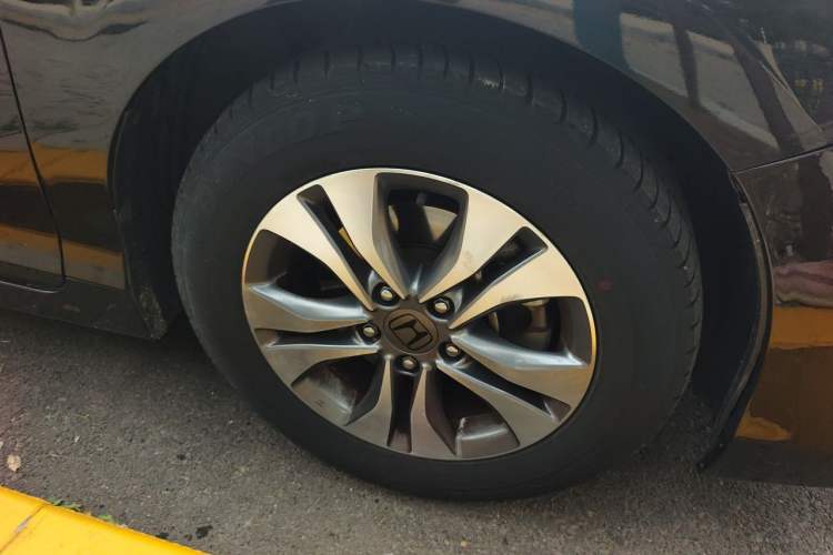 Used Honda Accord 2015 2.0L LX Comfort Edition Right Front Wheel Hub