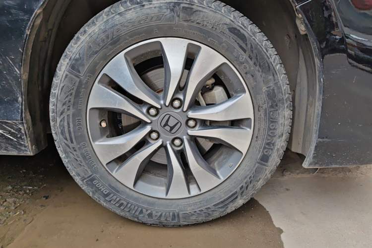 Used Honda Accord 2015 2.0L LX Comfort Edition Right Front Wheel Hub