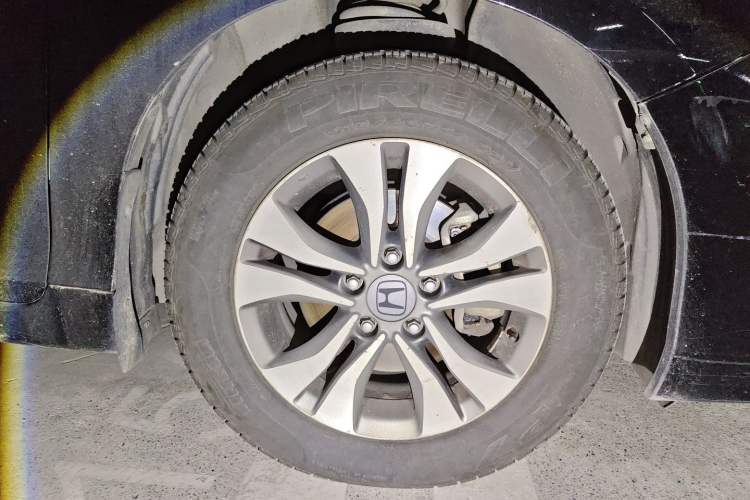 Used Honda Accord 2015 2.0L LX Comfort Edition Right Front Wheel Hub