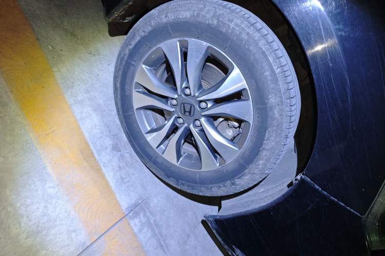 Used Honda Accord 2015 2.0L LX Comfort Edition Right Front Wheel Hub