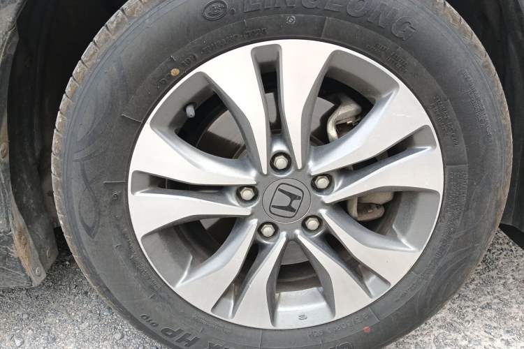 Used Honda Accord 2015 2.0L LX Comfort Edition Right Front Wheel Hub