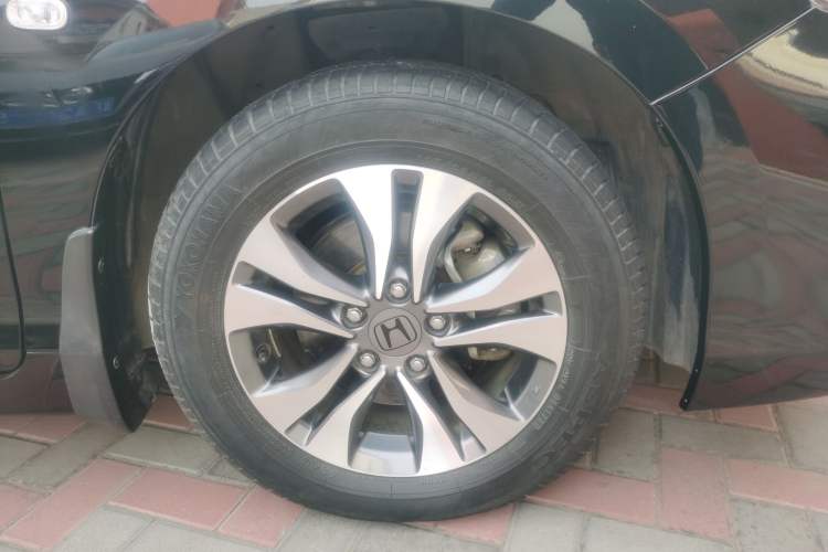 Used Honda Accord 2015 2.0L LX Comfort Edition Right Front Wheel Hub