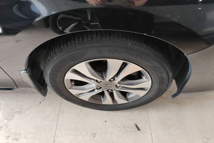 Used Honda Accord 2015 2.0L EX Luxury Edition Right Front Wheel Hub