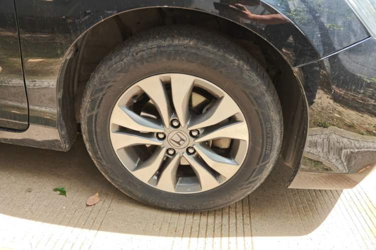Used Honda Accord 2015 2.0L LXS Elite Edition Right Front Wheel Hub