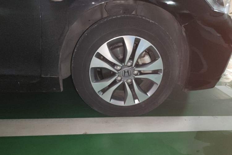 Used Honda Accord 2015 2.0L LX Comfort Edition Right Front Wheel Hub