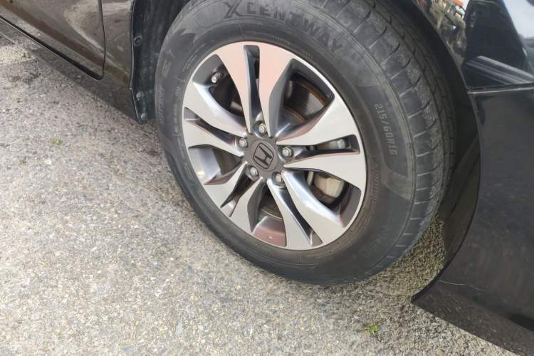 Used Honda Accord 2015 2.0L LX Comfort Edition Right Front Wheel Hub
