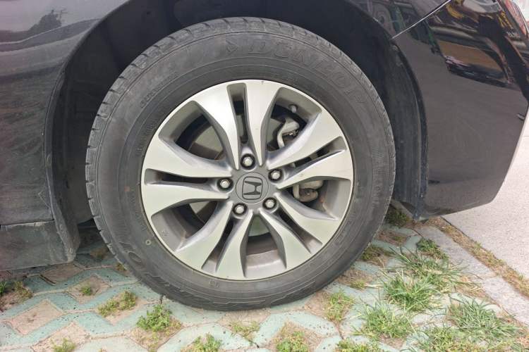 Used Honda Accord 2015 2.0L LXS Elite Edition Right Front Wheel Hub
