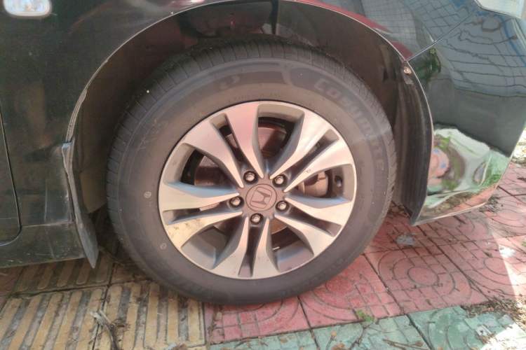 Used Honda Accord 2015 2.0L LX Comfort Edition Right Front Wheel Hub