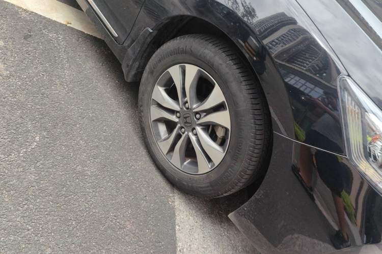 Used Honda Accord 2015 2.0L EX Luxury Edition Right Front Wheel Hub