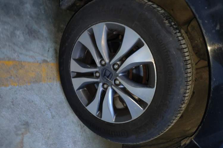 Used Honda Accord 2015 2.0L EX Luxury Edition Right Front Wheel Hub