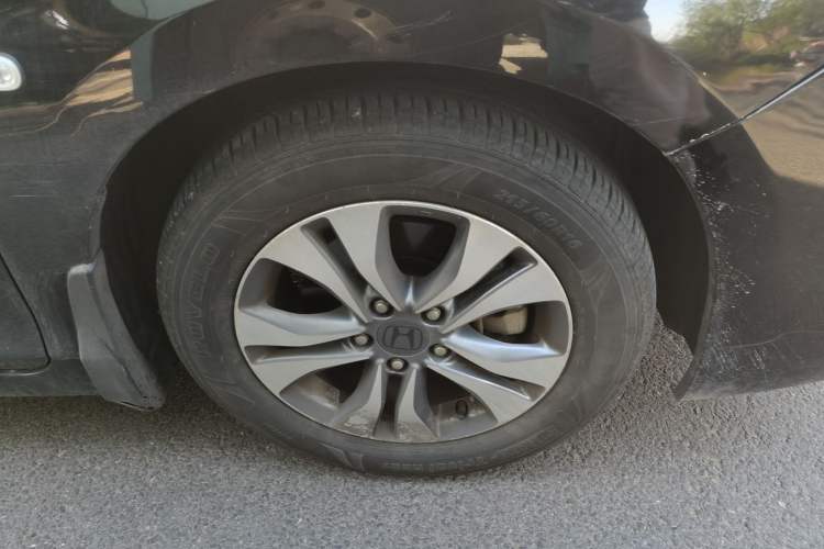Used Honda Accord 2015 2.0L LXS Elite Edition Right Front Wheel Hub