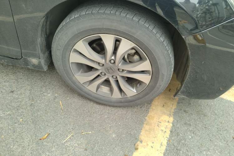 Used Honda Accord 2015 2.0L LXS Elite Edition Right Front Wheel Hub