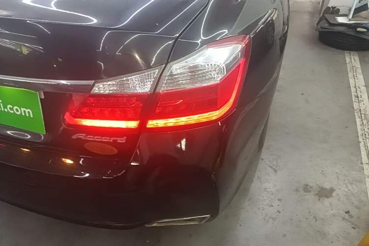 Used Honda Accord 2015 2.0L LX Comfort Edition Right Rear Taillight