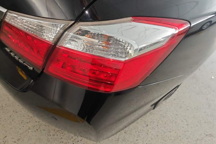 Used Honda Accord 2015 2.0L LXS Elite Edition Right Rear Taillight
