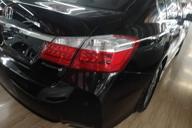 Used Honda Accord 2015 2.0L LX Comfort Edition Right Rear Taillight