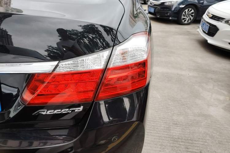 Used Honda Accord 2015 2.0L LX Comfort Edition Right Rear Taillight